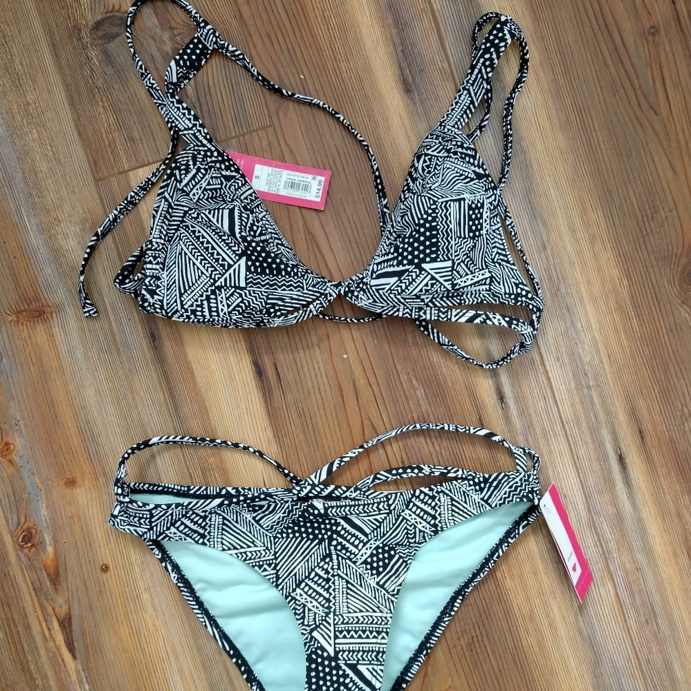 Strappy bikini